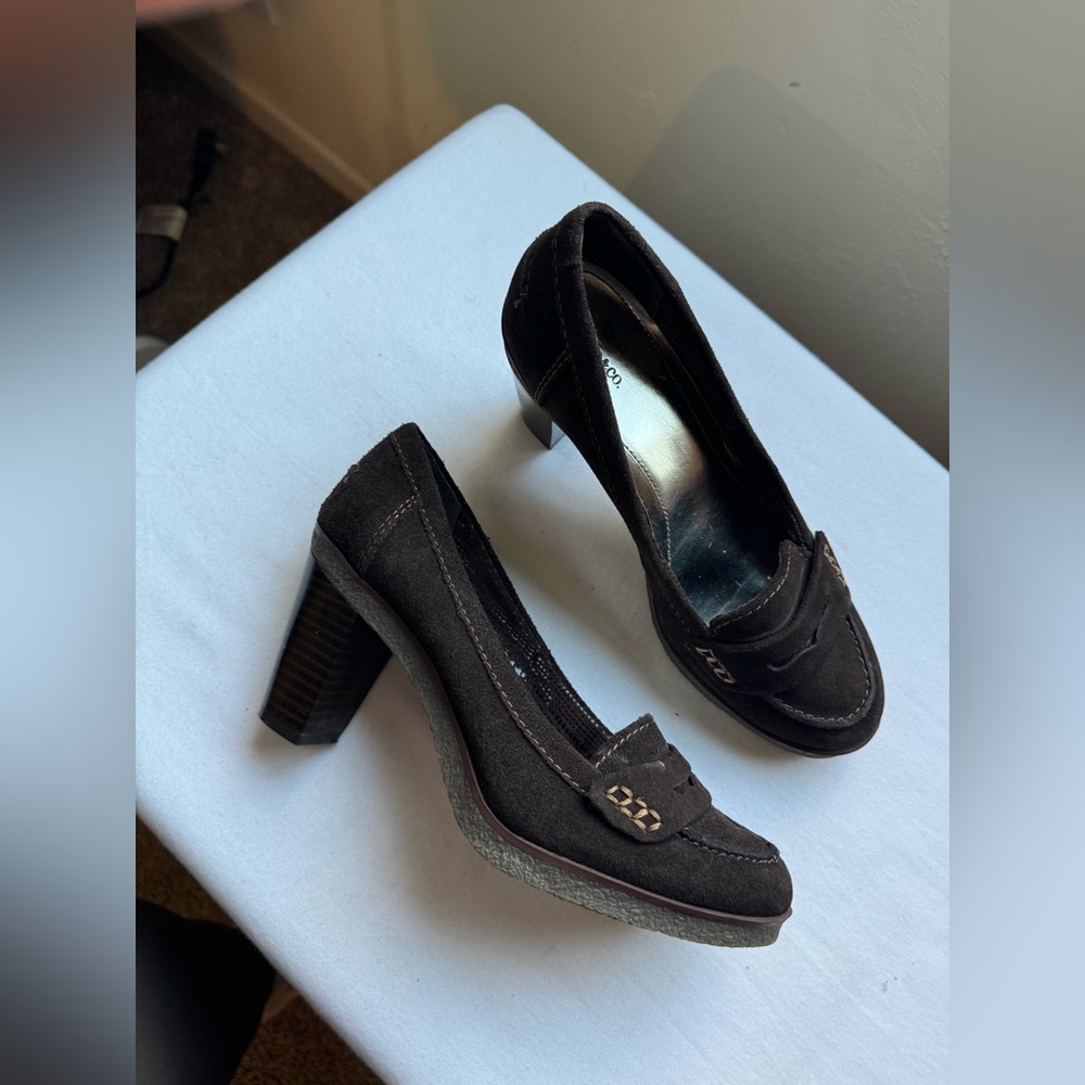 Vintage Y2K Style & Co Brown suede leather loafer heels 🤎 size 6.5